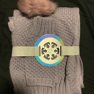 New York & Company Scarf, hat and gloves set